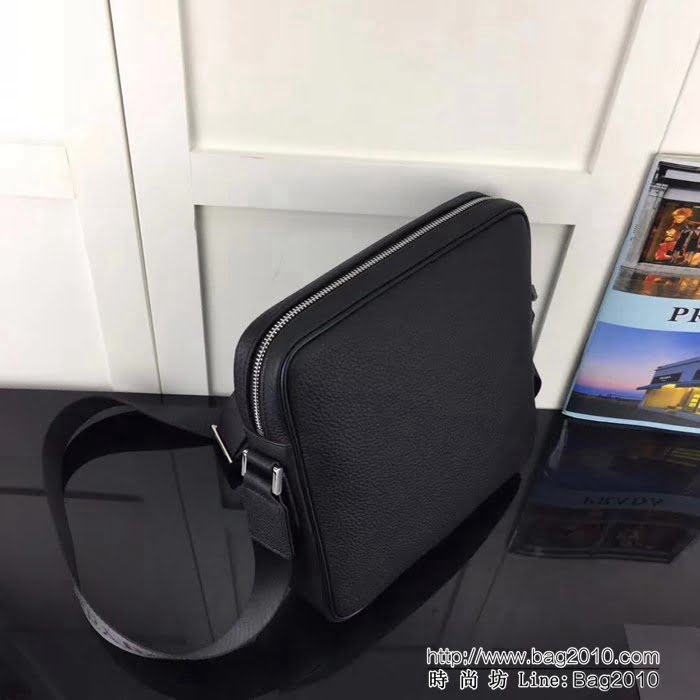 普拉達PRADA原單 P家新款專櫃品質 2VE362原廠十字紋牛皮男士單肩斜挎包 PHY1595